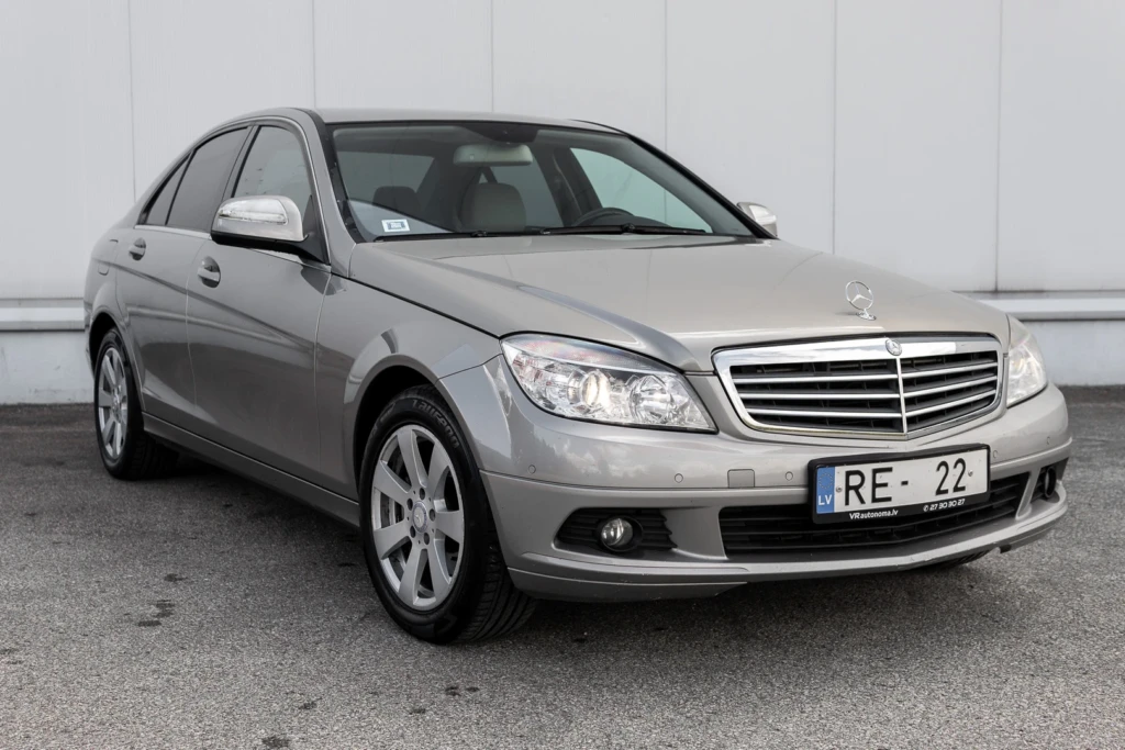 Mercedes-Benz C220