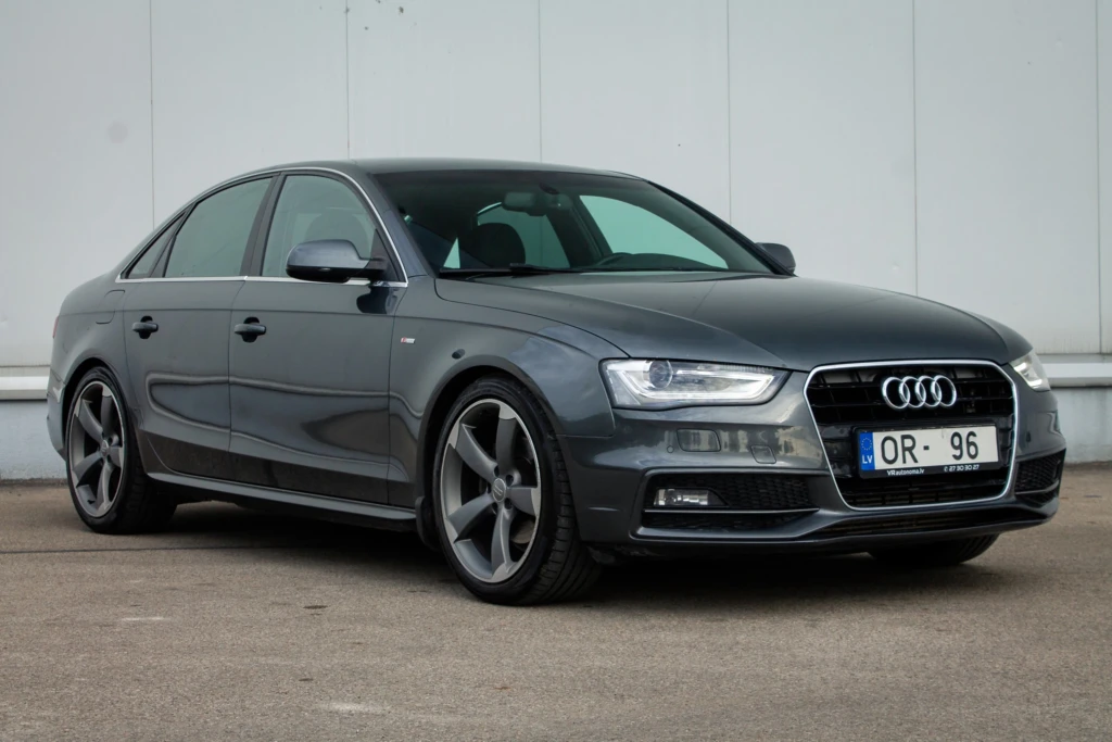 AUDI A4 LIMOUSINE AUTOMĀTS